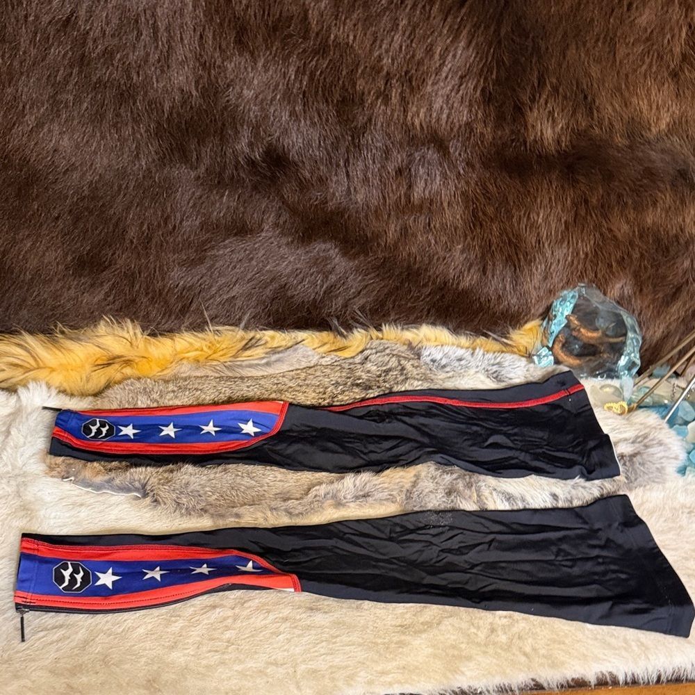 Black and Red Star leg compression sleeves XS (1585B)